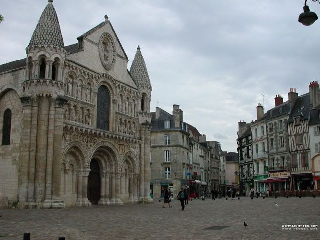 http://i71.photobucket.com/albums/i129/Humanatur/clermont-fer.jpg