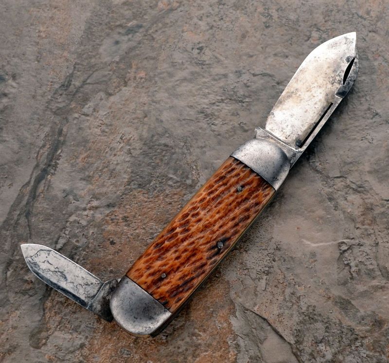 What is patina? Knivesandtools explains what it does to your knife!