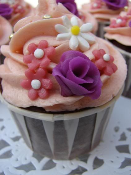 http://i71.photobucket.com/albums/i152/Marielle98/Cupcake1.jpg