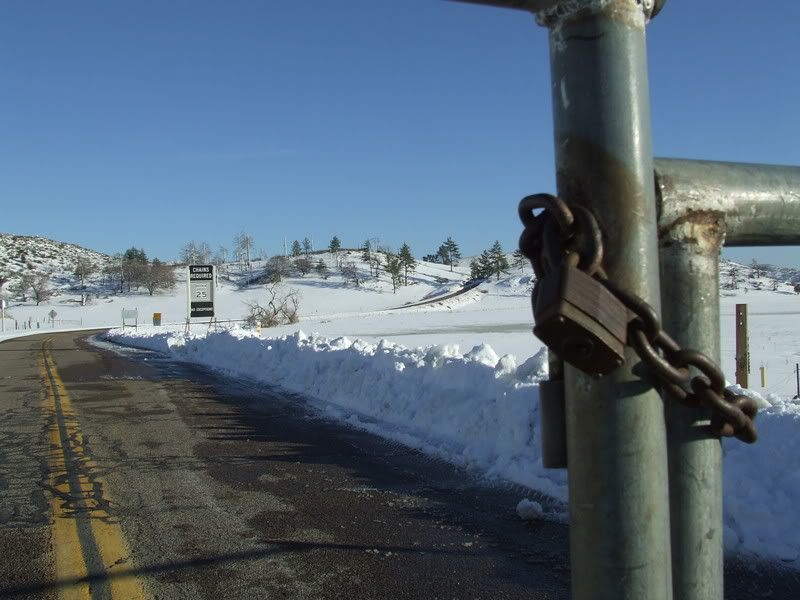 2009_0210LakeCuyamacaSnowDay0019.jpg