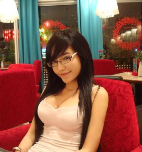 Elly-The Sexiest Girl In Vietnam Who Bares It All