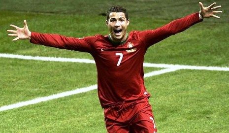  photo 01CristianoRonaldoScoredHat-trickToDenySwedenVIDEO_zpsddd6bfc2.jpg